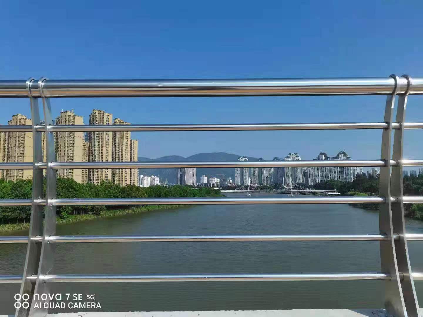 不銹鋼復(fù)合管護(hù)欄